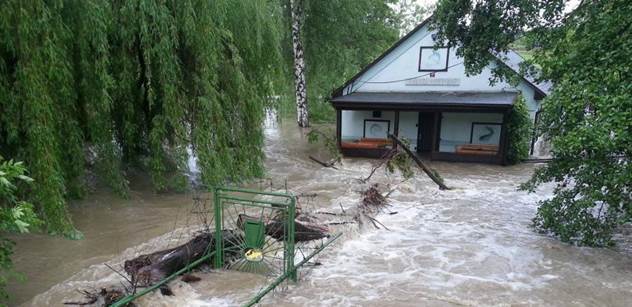 Ve středních Čechách muselo kvůli povodni odejít z domovů 8245 lidí
