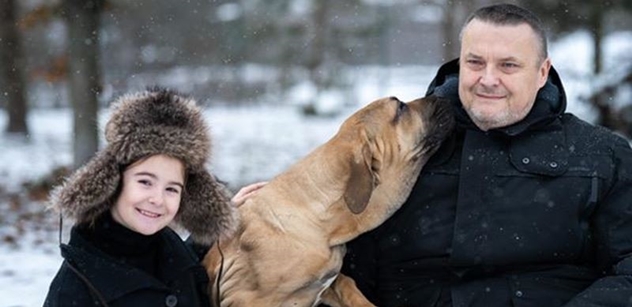 Hloupá politika EU! Jen způsob, jak vytáhnout z kapes lidí další peníze. Přestaňte nařizovat, v čem máme jezdit! Podnikatel se neubrzdil