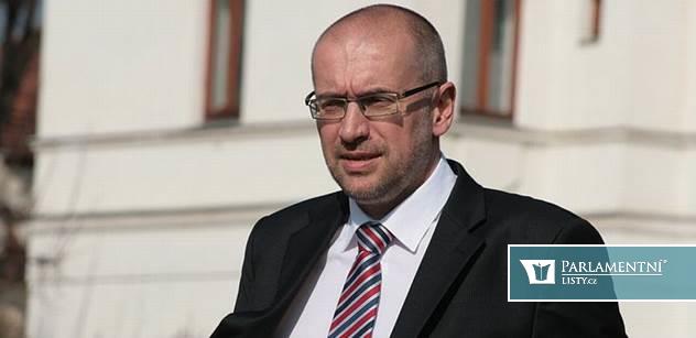 Smoljak má posilu. Senátor Bek se přidal, chtějí zavařit Babišovi