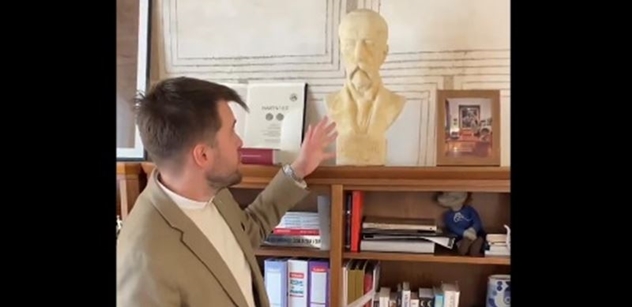 „Tatíčku, tatíčku.“ Pirát Michálek si o zákonu povídal s Masarykem. Ten držel kamennou tvář