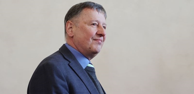 Ministr školství Vladimír Balaš odejde ze zdravotních důvodů z funkce