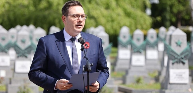 „Přepisují dějiny.“ Po videu od Foltýna koluje upravená mapa osvobození. Drulák s Kotrbou varují