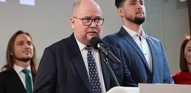 Zákulisní praktiky? Advokát Suchý naložil Fialovi