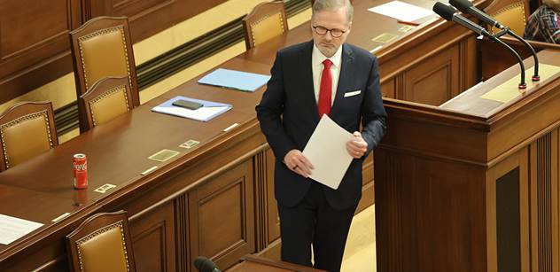 Vladimír Ustyanovič: Premiér Fiala by měl vyvěsit bílou vlajku nad Strakovkou