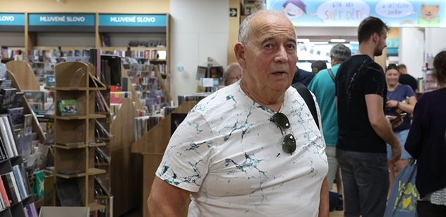 Vyskočil našel ve schránce letáky vládních partají. Žižkovský slovník nestačil