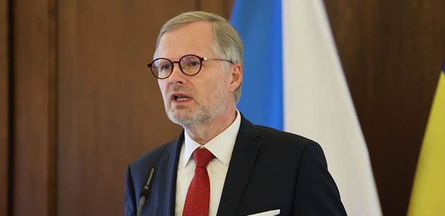 Fiala děkoval národu. To nejhorší prý teprve přijde