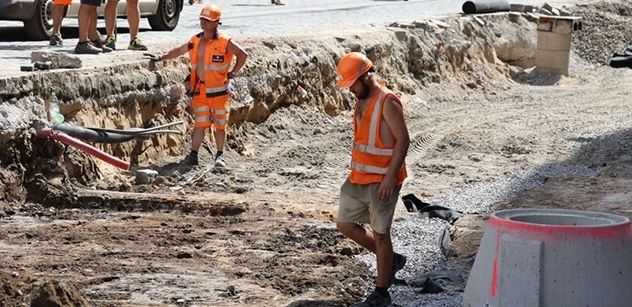 Občan neunesl pohled na výši průměrné mzdy v Česku