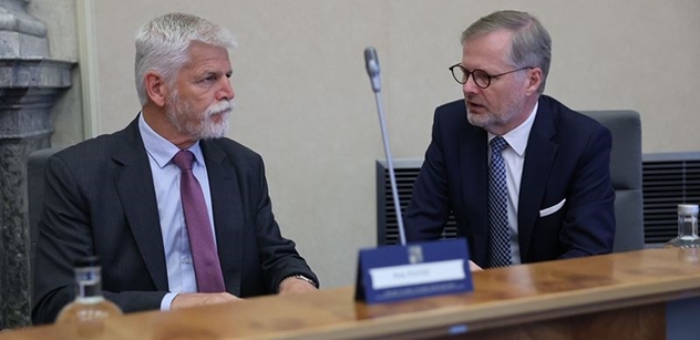 Brambory o polovic, máslo o 43 %. Fialovo „zlevnění“ směrem nahoru