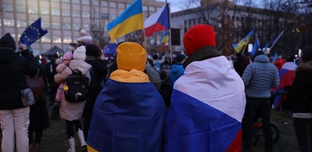 Zkušený novinář: Nic z toho, co se dozvídáme o Ukrajině, není pravda. Většina médií přebírá propagandu