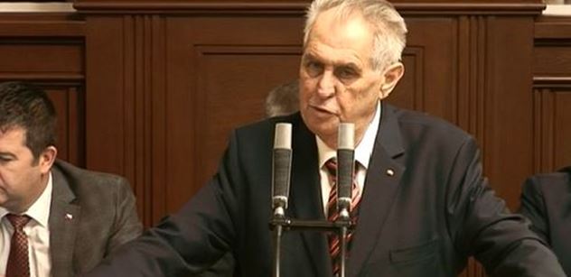 VIDEO Miloš Zeman na chodbě řekl krutý vtip. A Kalousek sáhl k silnému prohlášení