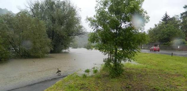 Bleskové záplavy postihly na Jesenicku sedm obcí, hladiny klesly