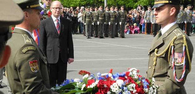 V Ostravě se připomínalo výročí osvobození. Sobotka položil věnec a zkritizoval dnešní Rusko