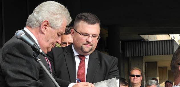 Pravda o Forejtově rezignaci: Skutečně ji podal, ale Zeman ho přesvědčil, aby ji stáhl
