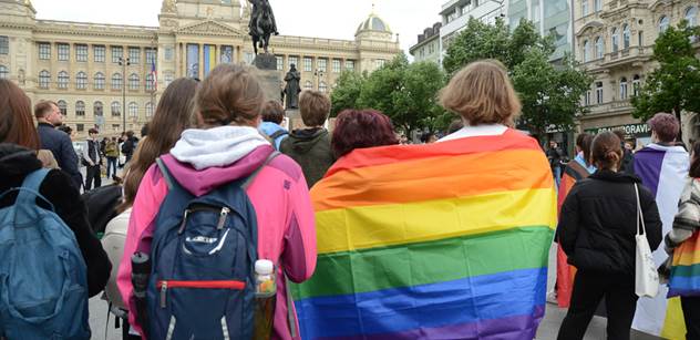  Poslanci by mohli zahájit debatu o uzákonění manželství i pro homosexuály
