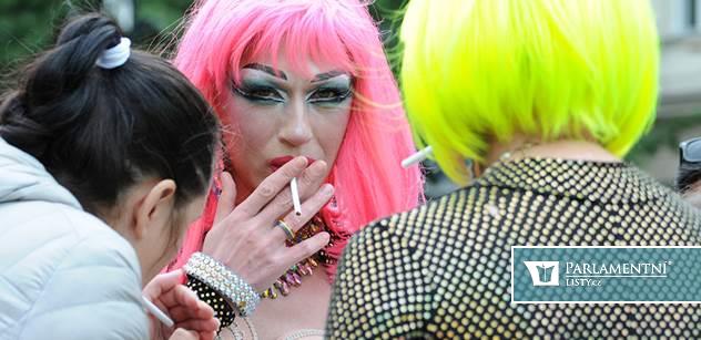 „Takové dávat do detence!“ Co chce Prague Pride učit děti? Sexuolog bouchl do stolu