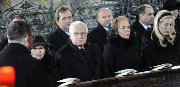 Bulvár sledoval prezidenta Klause po pohřbu Havla. Šel na mejdan