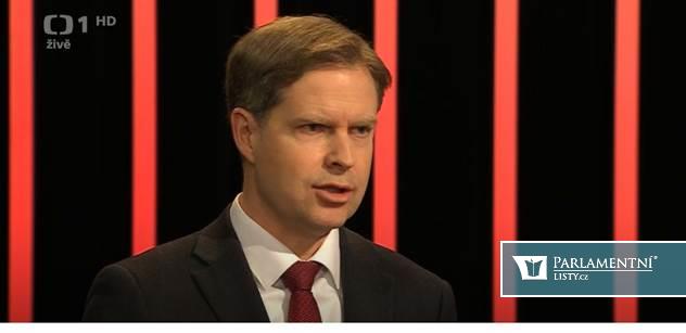 Dostál (Stačilo!): Při státní hymně si natáčela videa na mobil