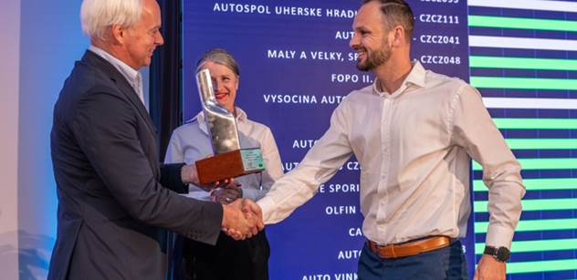 Prezidentská trofej zůstává doma. AUTO UH opět nejlepší v zákaznické péči Ford