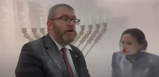 Těšte se v Bruselu. Poláci zvolili autora celosvětového skandálu