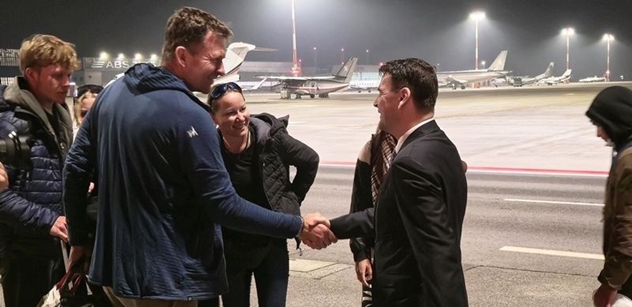 Babiš přivezl lidi z války domů, média plivou. Zjistili jsme, jak to je