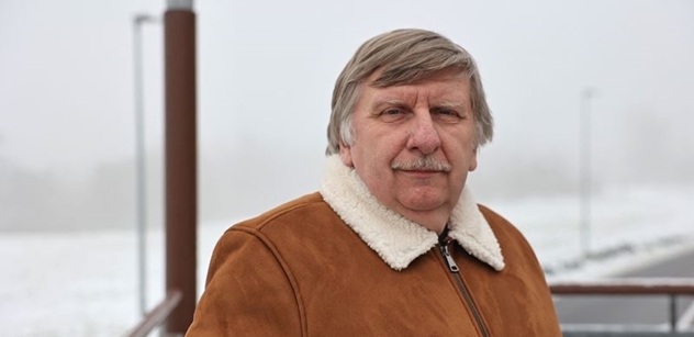 Prezidenta Pavla hlídá více než tisíc vojáků. Máme policejní armádu a paragány, co jí velí. A základka? Výbuch! Fidler si koleduje