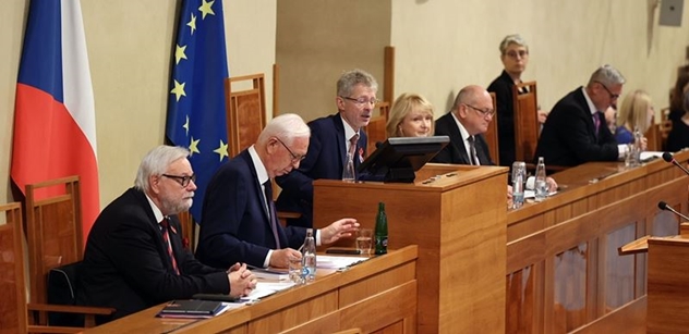 Senátor zvažuje, že složí funkci. Vadí mu být pod drobnohledem