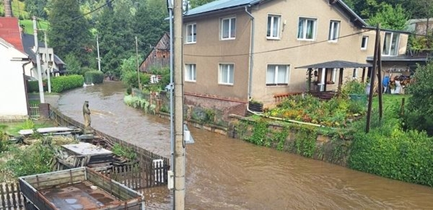 Tři apoštolové Rakušan, Hladík a Výborný na kamery kritizovali, ostatní makali. Povodně očima vyplaveného