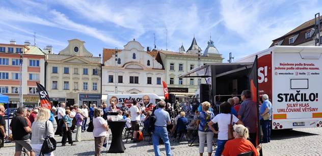 Stačilo! v Trutnově. Provokatéři dorazili, policie chyběla