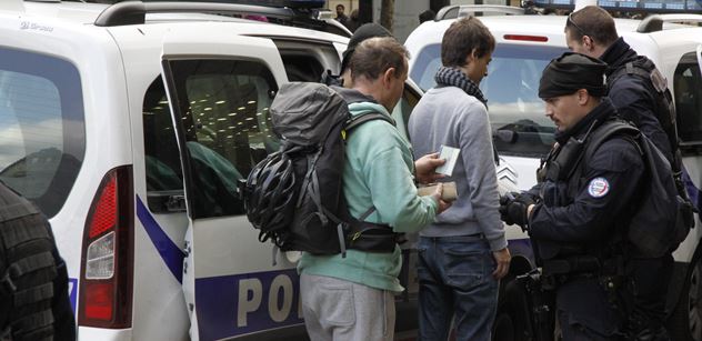 Jan Urbach: Brutální zásahy francouzské policie proti odborářům