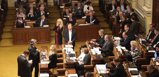 Sněmovna dnes podpořila návrhy na rozšíření pravomocí NKÚ