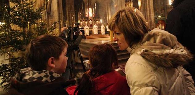 STEM: Téměř dvě pětiny občanů řadí mezi vánoční zvyky návštěvu kostela