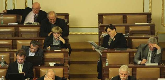 Sněmovna přehlasovala veto Zemana k novele služebního zákona