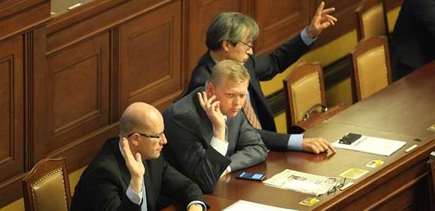 Sobotkův kabinet dnes projedná zahraniční mise či změny energetického zákona