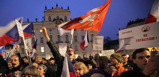 Pražské Staroměstské náměstí dnes bude svědkem protiislámské demonstrace i akce proti ní