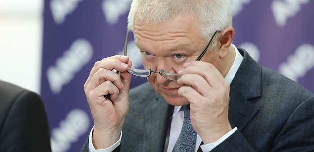 Z toho, že bude Andrej Babiš předsedou vlády, neustoupíme ani ve druhém pokusu, vzkázal z ČT Faltýnek