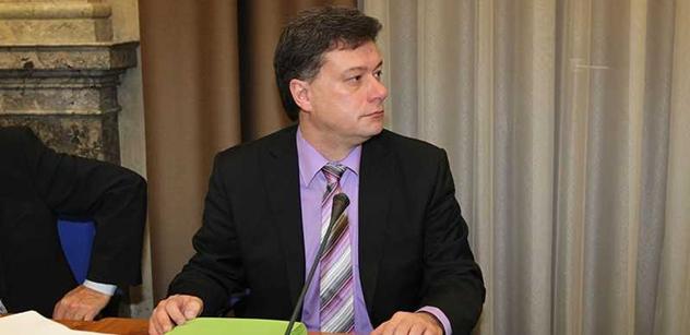 Právník Hasenkopf je nedůvěryhodný, říká ministr Blažek a vyzval ho, aby přestal
