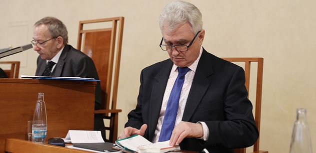 Milan Štěch nabádá ČSSD k jasnému kroku: Zeman už zašel příliš daleko