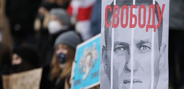 Navalnyj zemřel. Putin informován, hlásí Kreml