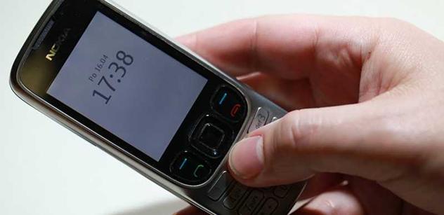Noviny: Exministr spravedlnosti prodává kmotrům mobily, které nemohou policisté „napíchnout“