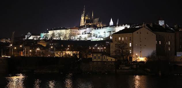 Kverulant požaduje zrušit výběrové řízení za 130 milionů na vysílačky pro Pražský hrad