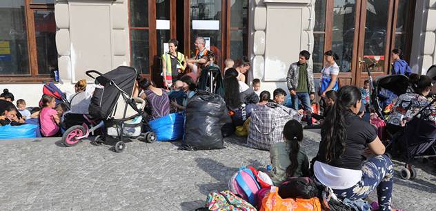 Expremiér s hrůzou sleduje Hlavní nádraží: Získáme prý desítky tisíc mladých Ukrajinců na práci. Spíš stovky Romů!