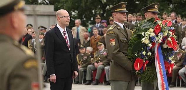 Premiér Bohuslav Sobotka uctil památku obětí druhé světové války na pražském Vítkově