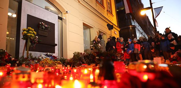Praha: „Zůstaňte doma, ale nezapomeňte“, vyzývají letos veřejnost organizátoři oslav 17. listopadu