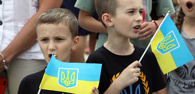 Rusové učí ukrajinské děti nenávidět Ukrajinu, uvádí Svobodná Evropa