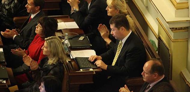 Sněmovna schválila zákonná opatření Senátu. Daňové zákony čeká změna