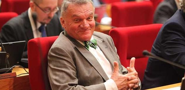 Ryba smrdí od hlavy. Pražský exprimátor Bohuslav Svoboda v televizi objasnil, proč opozice hlasovala proti celé koalici