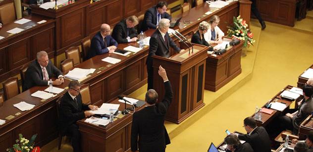 Havlová se ve Sněmovně dožadovala debaty o výrocích Pelikána o islámu v ČR. Pak na ni nastoupil Kalousek