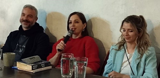 Koupím mužům simulátor menstruační bolesti. Novinářka chce vzdělat Čechy