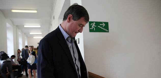 Ústavní soud odmítl Rathovu stížnost na Zemanovy výroky o kauze