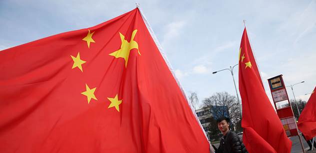 Bakalův server: Vítače čínského prezidenta organizovala čínská ambasáda